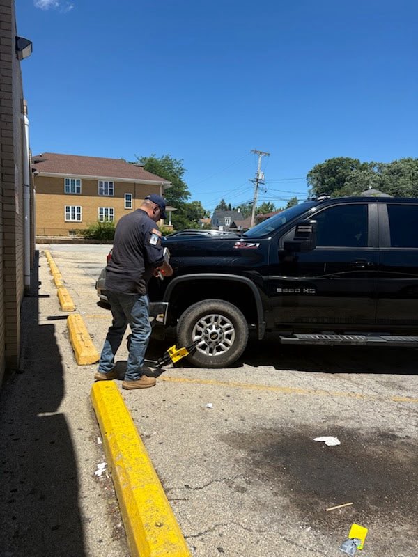 HumanAspect66's tweet photo. .@familydollar BOYCOTT Family Dollar for allowing predatory company to boot customers! Bad business! $DLTR #waukegan #familydollar #boycott https://t.co/mNpkUR8Vkz