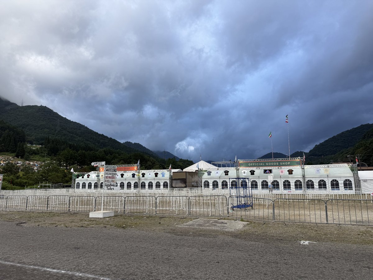 hrk_07077's tweet photo. 物販並び中 https://t.co/V2OoIQChn6