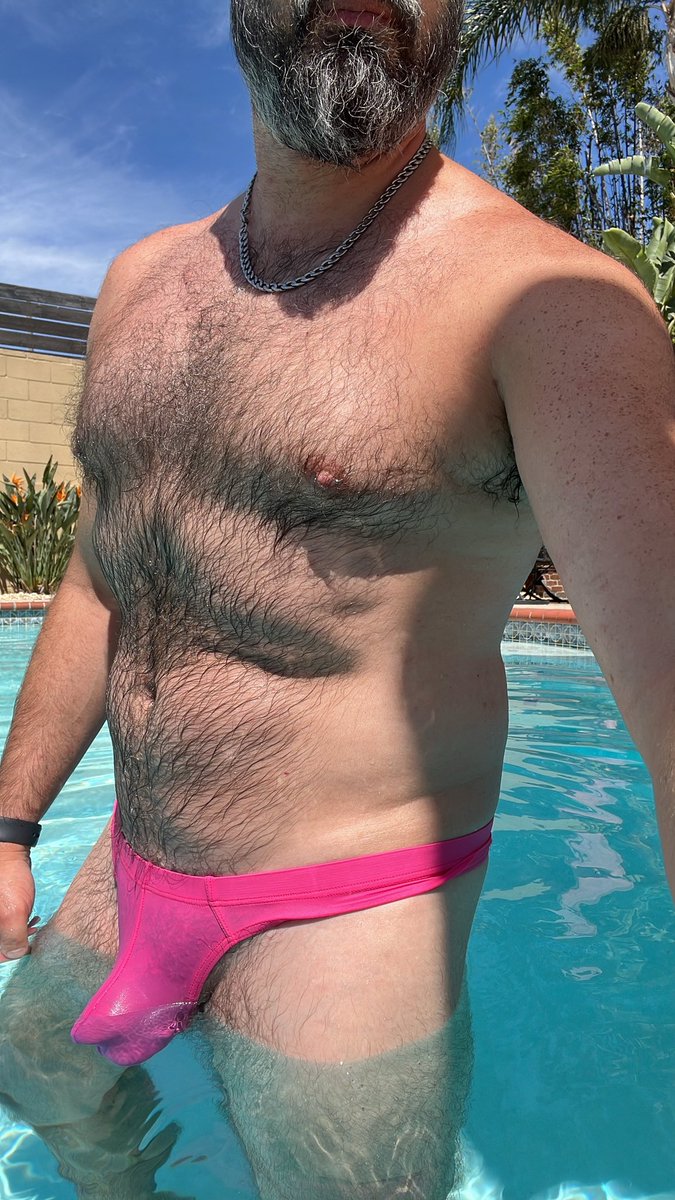 conrad10poly's tweet photo. Does this color look good on me? https://t.co/4wjGXhLRLm