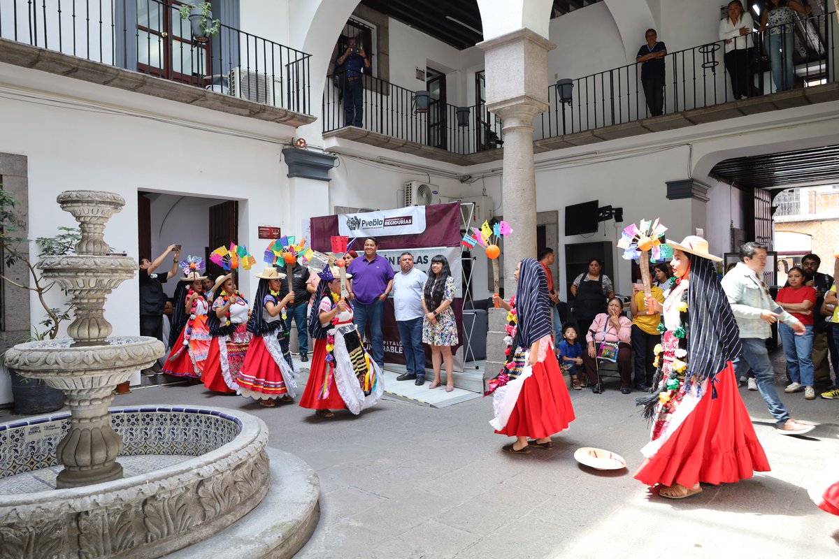 RegidoresPue's tweet photo. Para impulsar el talento local y abrir nuevos escenarios al arte, la regidora @AndLecona, presidenta de la Comisión de Arte y Cultura, presentó una exhibición de baile junto a la compañía "Cuetlaxcoapan". https://t.co/4BXjvAZaV6