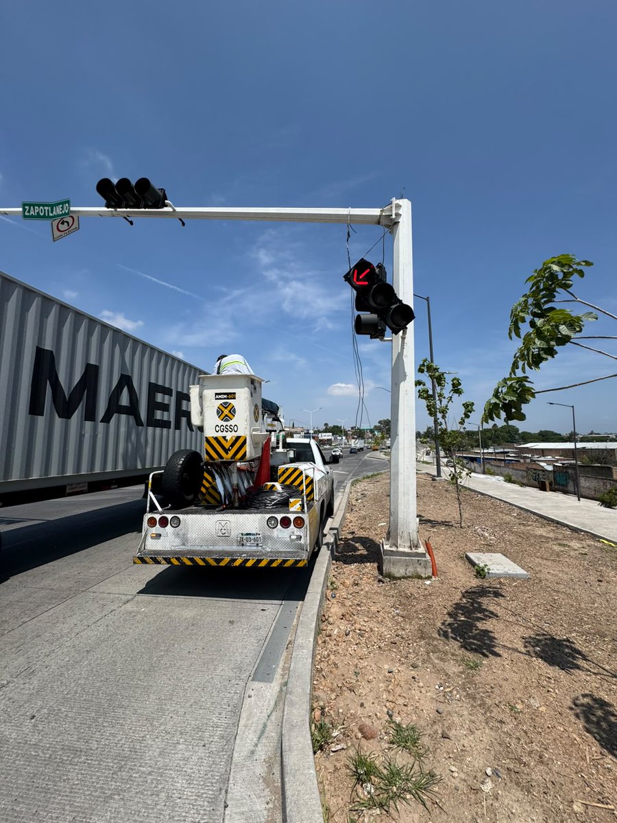 AgenciaAMIM's tweet photo. 🚦 ¡Reporte atendido!
📍 Av. Malecón y María Reyes
📍 Blvd. López Mateos y Bosques de Santa Anita
📍 Ramón Corona e Hidalgo
Nuestras cuadrillas realizaron trabajos de revisión y reparación en los cruces reportados.
¡Gracias por ayudarnos a reportar!
#AMIM #SemáforosAMG https://t.co/Co3qlAMIR4