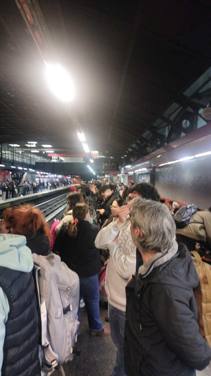 cvigue88's tweet photo. @metrodesantiago Así estaba PDV... Al subirme por qué no dieron la info?? https://t.co/rHJjqTEtu5