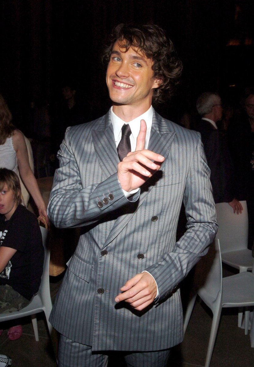 noforts's tweet photo. Hugh Dancy 'King Arthur' premiere 🍺 2004 https://t.co/mYV6k6MHRH