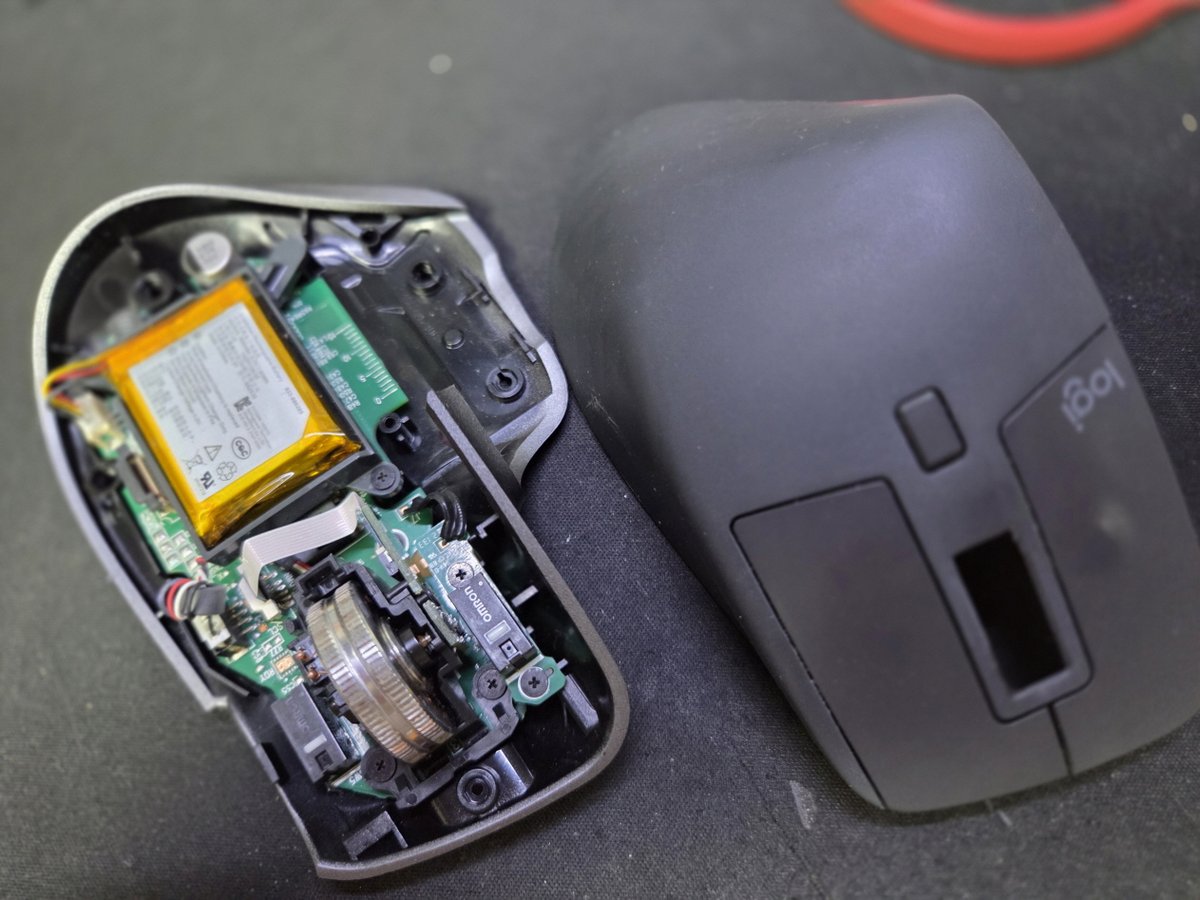 1004v's tweet photo. 경기도 양주시에서 좌측버튼고장으로 택배 입고된 Logitech MX Master 3 MR0077 로지텍 애니웨어 무선 마우스 사설 수리 AS

고객님께서 "좌측버튼고장, 더블클릭, 드래그 끊기기 등등" 으로 수리요청해주셨습니다. https://t.co/HiHZJJ9KYT