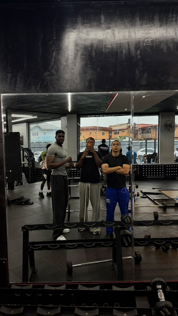 oj_tobi's tweet photo. The only thing I do asides trading is going to the gym

Basically life when you’re young, rich and unemployed 🫶🧡 https://t.co/Dvk3YFGnVU