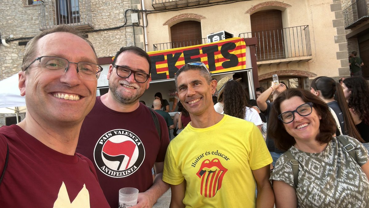 nu71ji's tweet photo. Primer día d' @AplecdelsPorts a #villores i ha donat molt de si!
#educacio #sanitat #transportpublic #conciliacio
#serveispublics fan #comarca
La #xalera de #vilafranca fa #cultura #rural i ha trionfat a l'espectacle inaugural a
@elsports_es https://t.co/7ffJWPPVG8