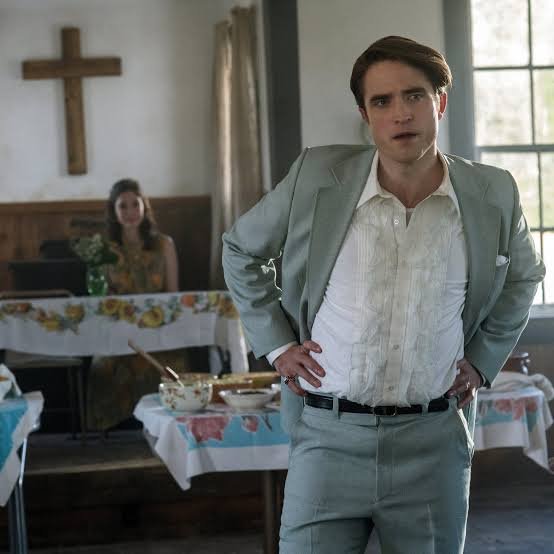 kimseokxual's tweet photo. the genre is robert pattinson being sleazy for tom holland's family members https://t.co/S5sPGyiYVV