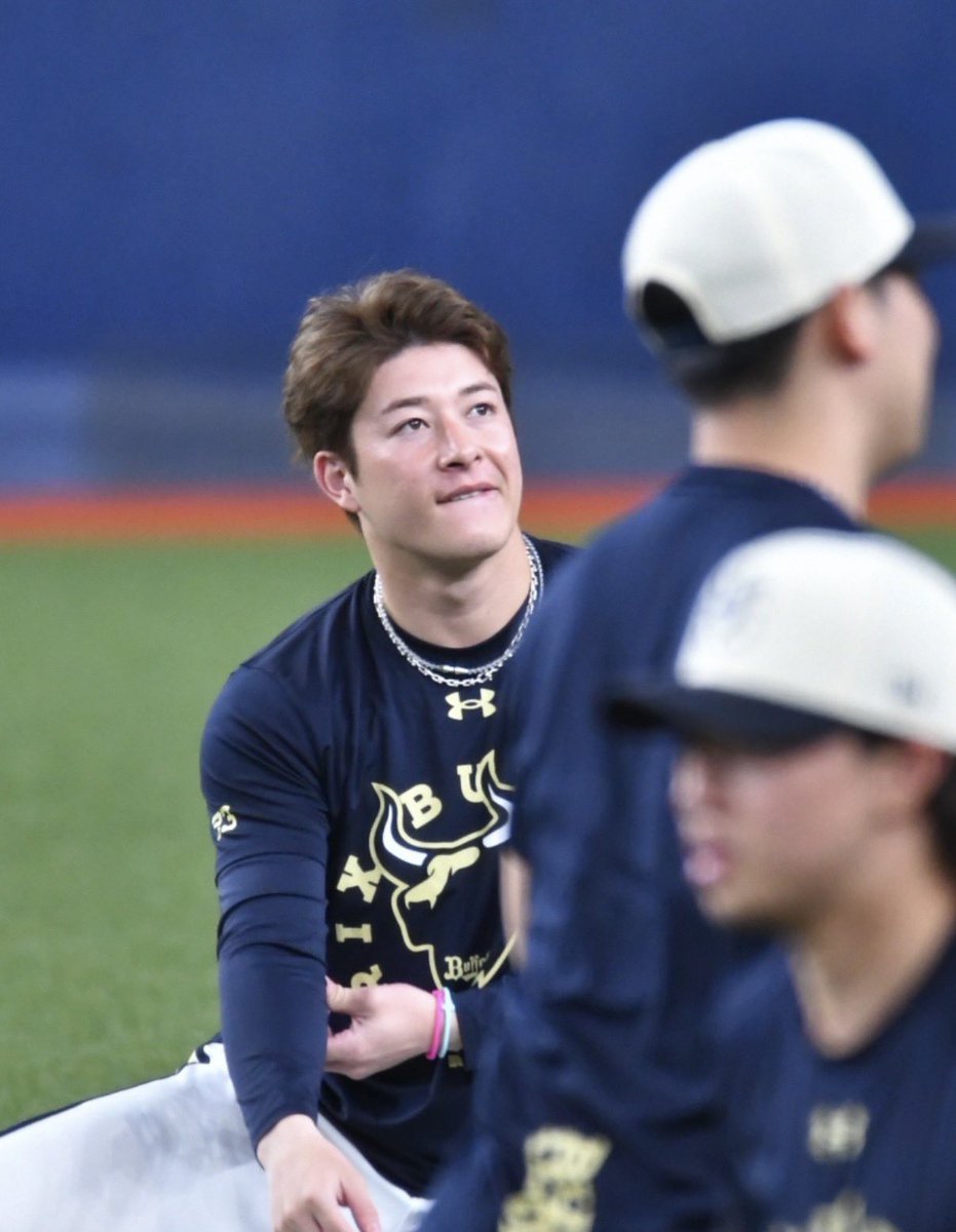 baseball_bs23's tweet photo. SHOPの入場整理券時間が微妙だったから見学間に合わないと半分諦めてたけど球数的にも昨日はあがり予想もしてたから練習見たいなって頑張ってなんとか巻いて巻いてww🚃間に合った🥲🫶🏻

移動ゲームで始まりが遅めで
久しぶりにスタートの全体UPからでした。

7/24📍京セラ https://t.co/LY3WiCtBdK