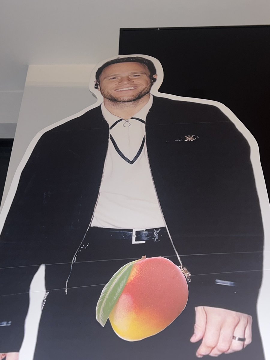 cagedmecrazy's tweet photo. . @ollymurs MY BEST FRIEND IS WALKING DOWN THE AISLE TO YESTERDAY’S NEWS SHE LOVES YOU 🥭 https://t.co/oilHo08y0F