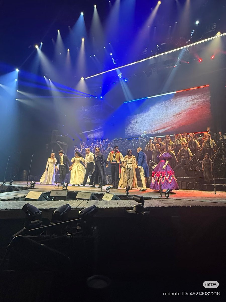 acco3mizrocks's tweet photo. Hug!!!🫂
NYC公演Opening Nightカテコ
Killianバルジャン&Bradleyジャベ
ありがとうrednote(小红书)🙏さすがな中国語話者ファンダム✨🥹
#LesMiz #MizRocks
#RadioCityMusicHall https://t.co/1GJxScfmw1