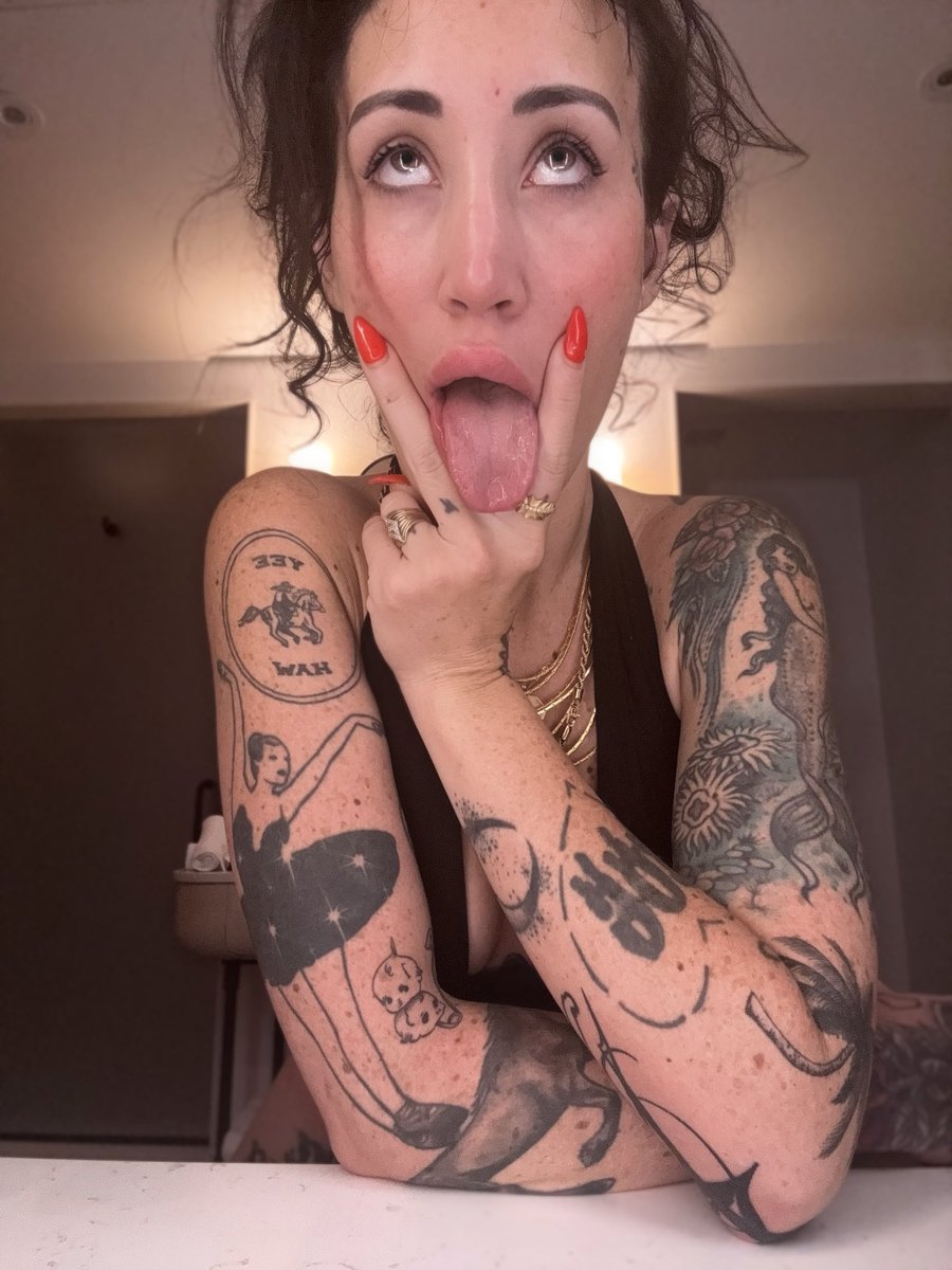 jamesjessemiss's tweet photo. Monthly NYC trip: saw a show, went shopping, went swimming on a rooftop, ate delicious food, saw friends, gained new ones, fucked around, went clubbing, and exploring. Be back at the end of August 😘
#footfetısh #nyc https://t.co/No54WTYsw4