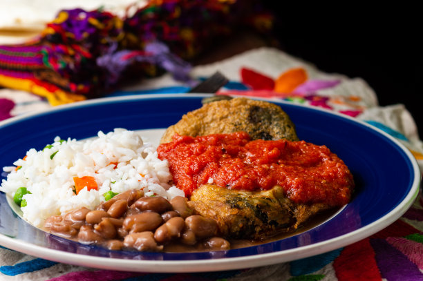 Shankartiw1995's tweet photo. Craving bold flavors Our authentic Mexican chiles rellenos—stuffed with Oaxacan cheese, dipped in fluffy egg batter, and smothered in red chile sauce—hit different this weekend! ， https://t.co/fqrLnARGQy
