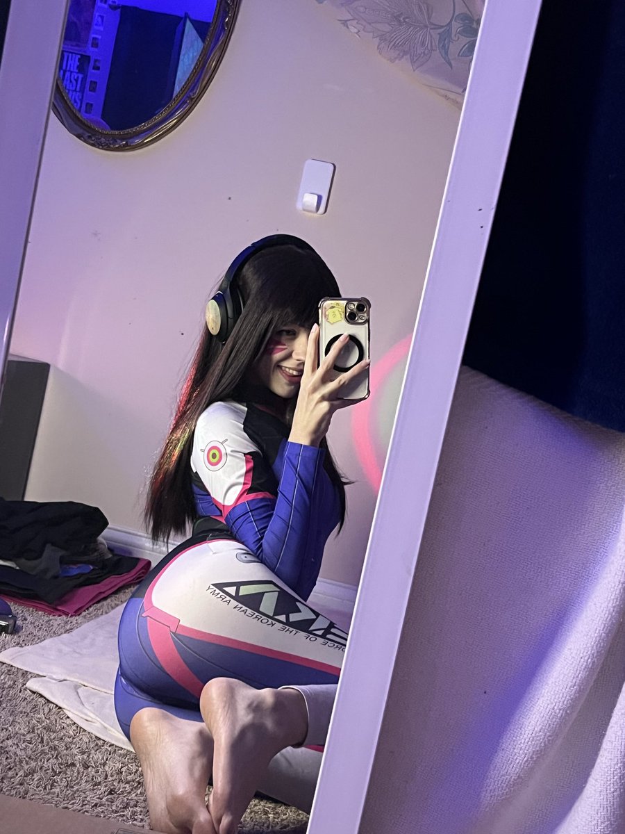 vixenecos's tweet photo. every day is feet friday if you think about it🤔 https://t.co/W6mqcPFf8G