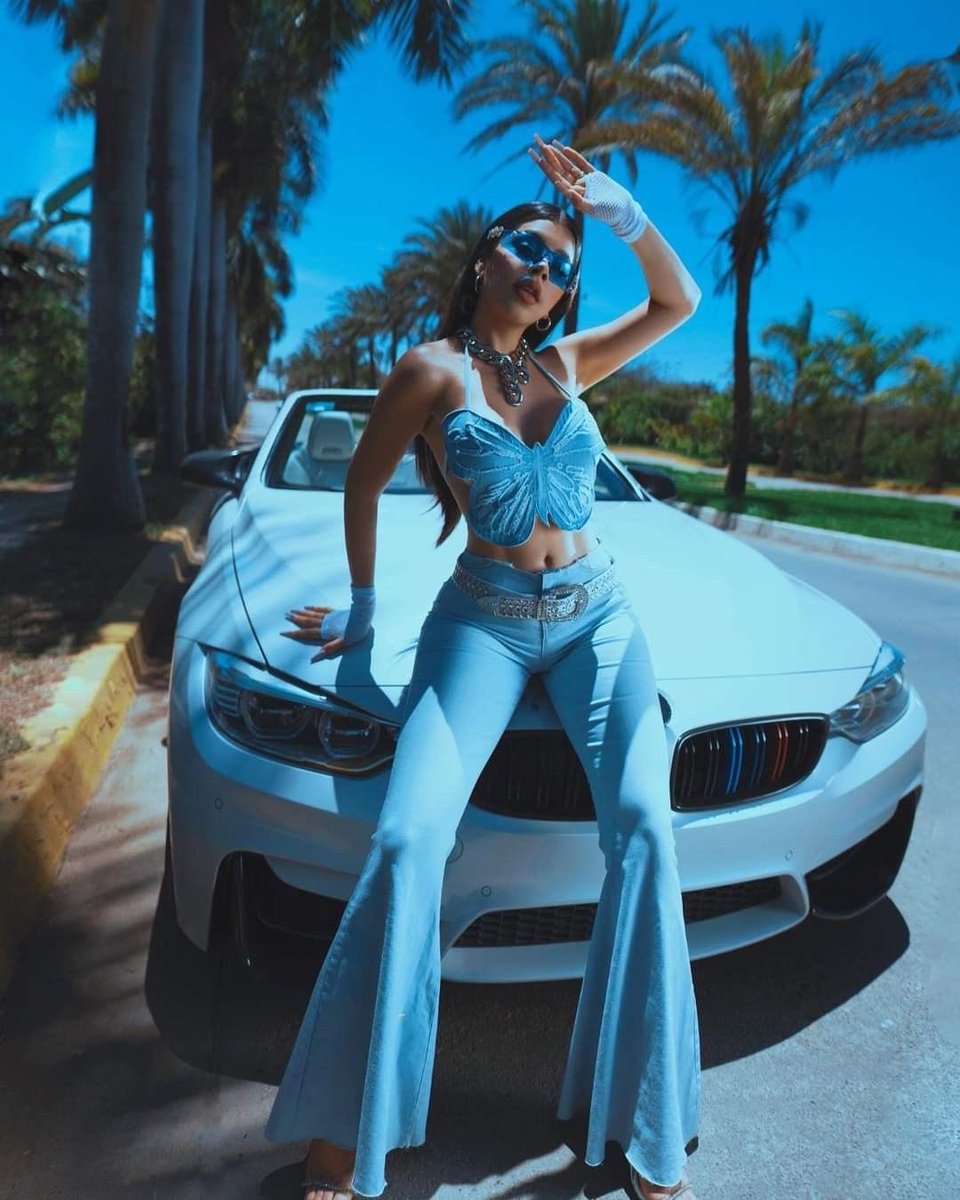 _natalyrivas's tweet photo. Entiende que soy mucha mujer
Tú no va' a poder cambiarme el cassette
Y aunque me compre' todo Chanel 
Mi mente define mi poder
¿Cuál es tu top 3 de CDL? 
Escuchando la playlist K de Kenini en Spotify 🌙✨ ¡Vamos a hacer que la era Luna sea #1! #TEAMLUNA" https://t.co/1kJByr7Oq4