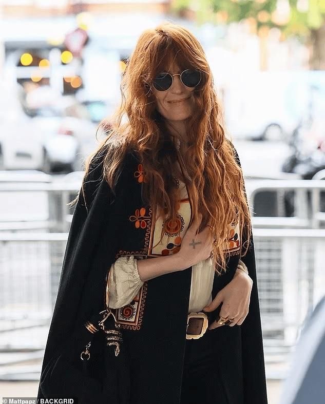 fruitywaterston's tweet photo. i love frolicking around in my flo merch 🪉🌸 
#florencefriday https://t.co/SM2Z0N7mBq