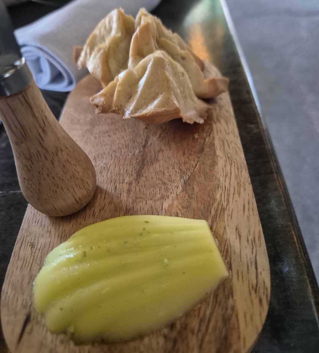 PhilippeRegol's tweet photo. Les Glycines #ArlesSurTech #Vallespir
El sitio y las habitaciones son encantadores.
Cenando debajo de un pino secular y glicinas ya hubiera sido,de por sí,una "experiencia" muy agradable
Qué necesidad de intentar ofrecer una propuesta "gastronómica" y "artística"?
#pensamiento https://t.co/Ey86R4DWMS