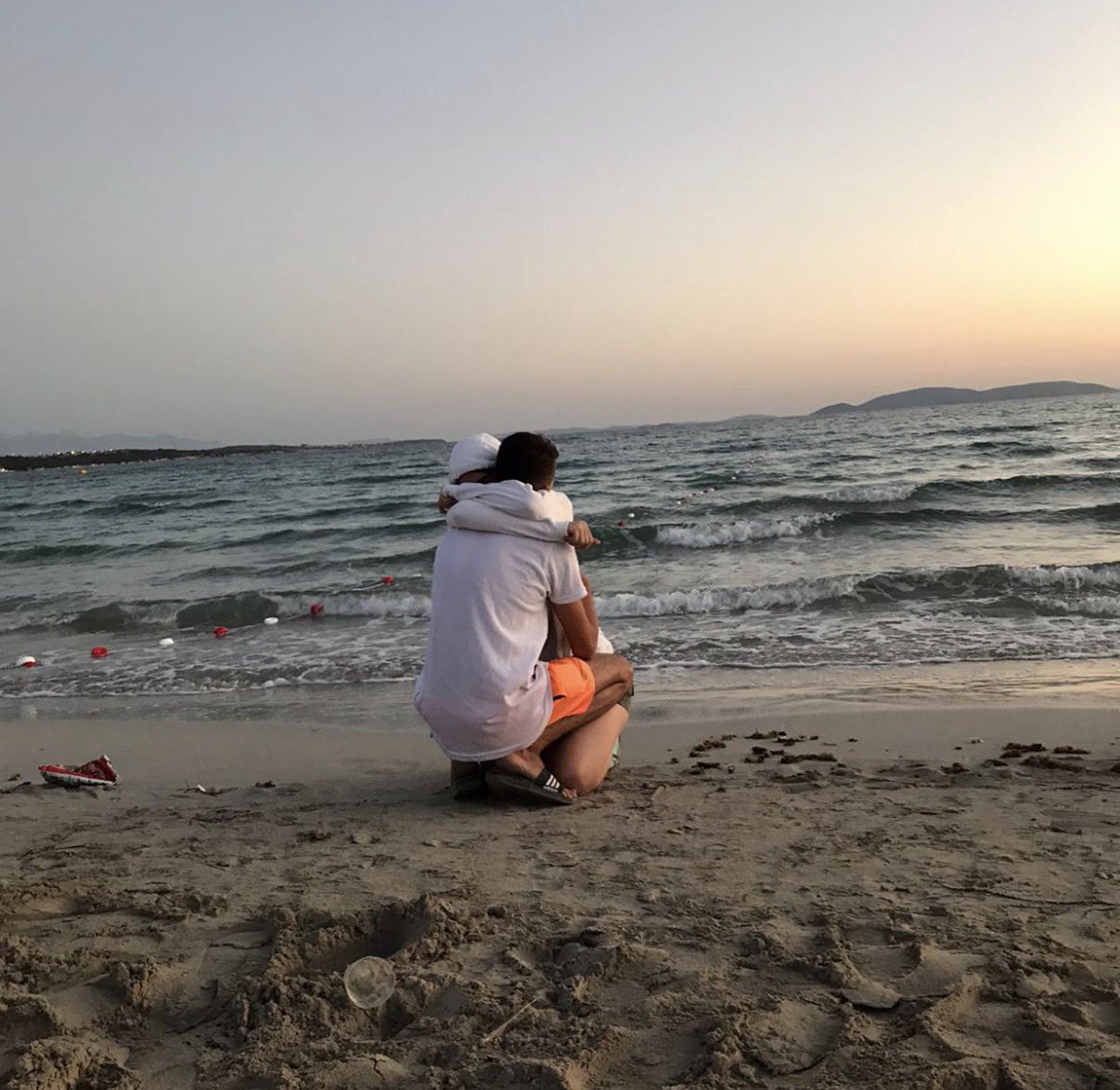 nursenadam's tweet photo. 6 yıl sonra ilk tanıştığımız yerde, kızımızla 🤍’ https://t.co/XcluBoxToS