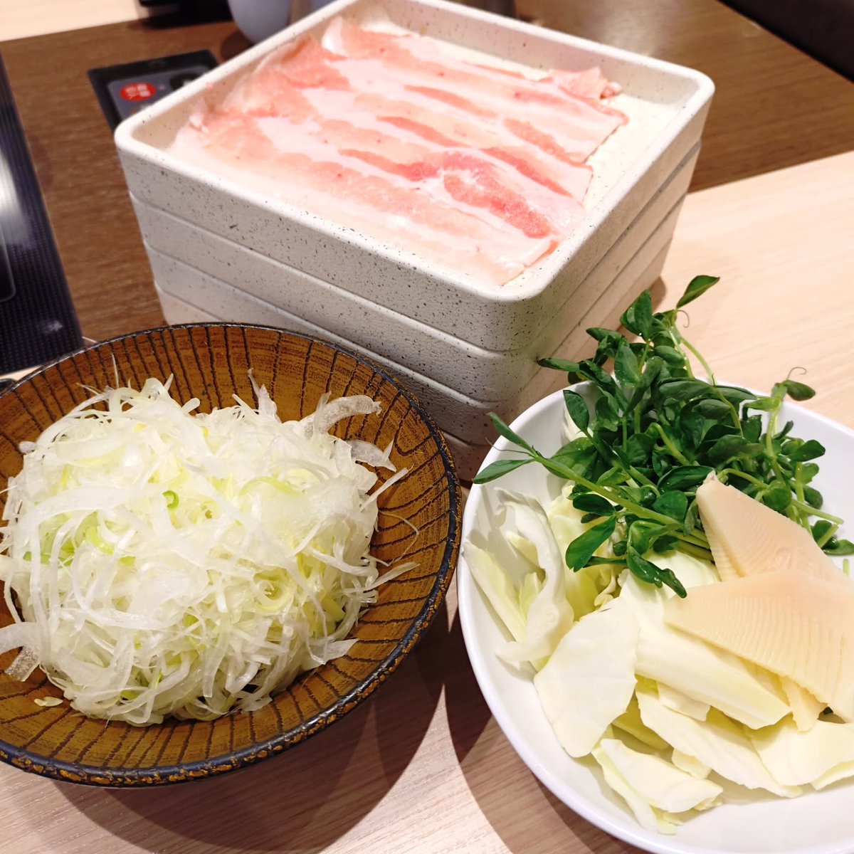yhdynamite's tweet photo. 高崎市 らぁめん味蔵 みそ野菜 野菜増し🍜あっさり味噌〜もう少し濃厚味噌が好みかな💦野菜増しはボリュームたっぷりで👍️ごちそうさまでした🙇😂
#らぁめん味蔵
#味蔵
#みそ野菜ラーメン 
#みそ野菜
#野菜増し https://t.co/iZSyynpEMY