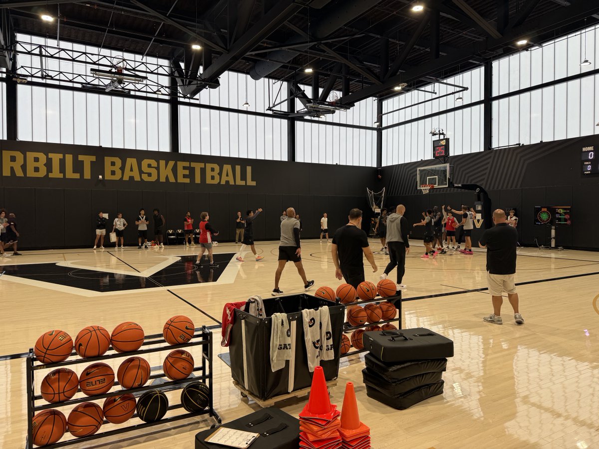 franfraschilla's tweet photo. It’s been so cool to spend a couple of days with @VandyMBB and my friend, @tyler_tanner5. He’s headed to an All-American season &amp; ‘Dores have reloaded. @SEC https://t.co/ijZlsxnejy