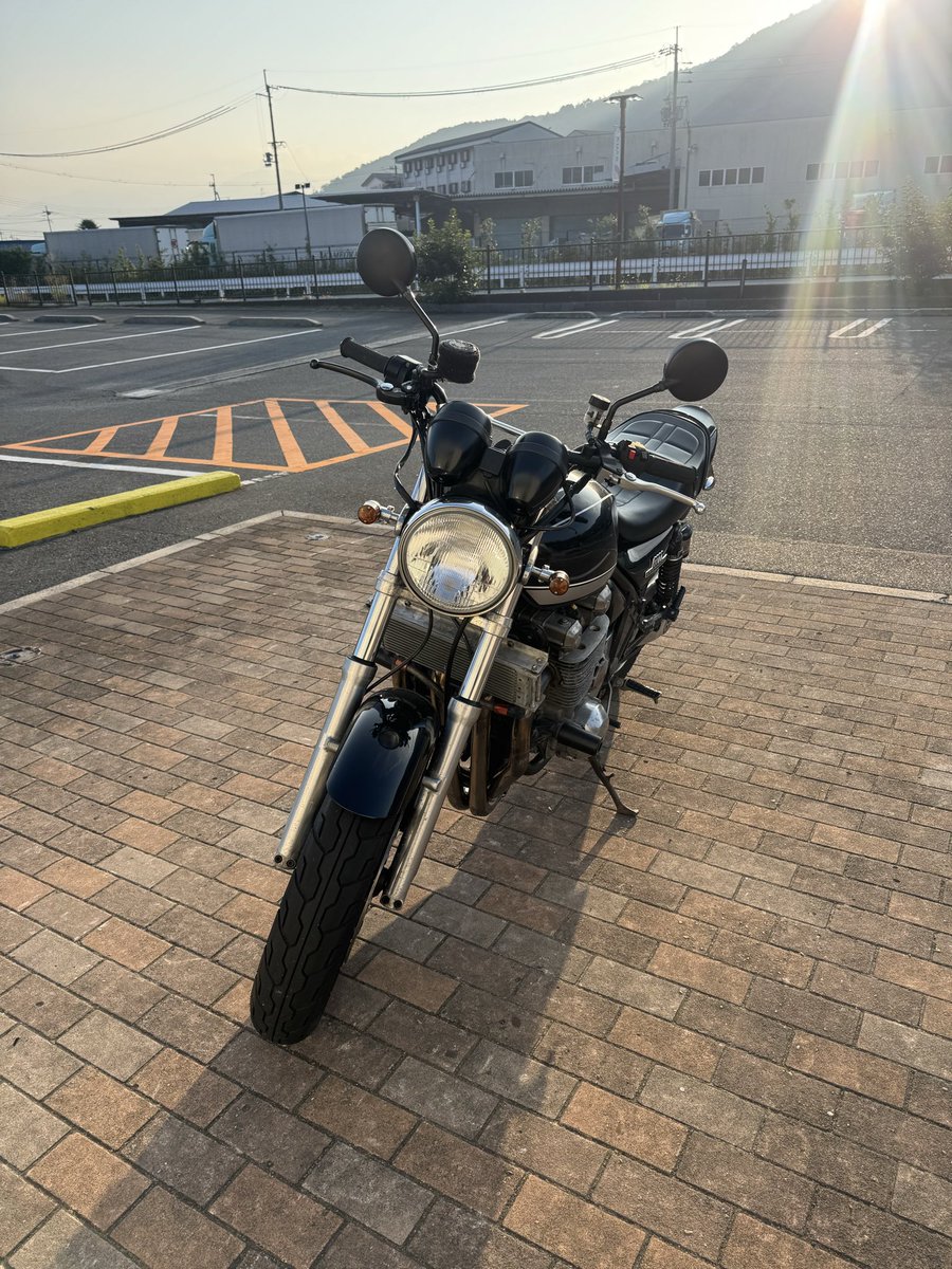 maedonblog's tweet photo. 朝RUN！

昼間は猛暑が続いてますが早朝は最高！

#ゼファー1100 #kawasaki #カワサキ https://t.co/DuDLpueByh