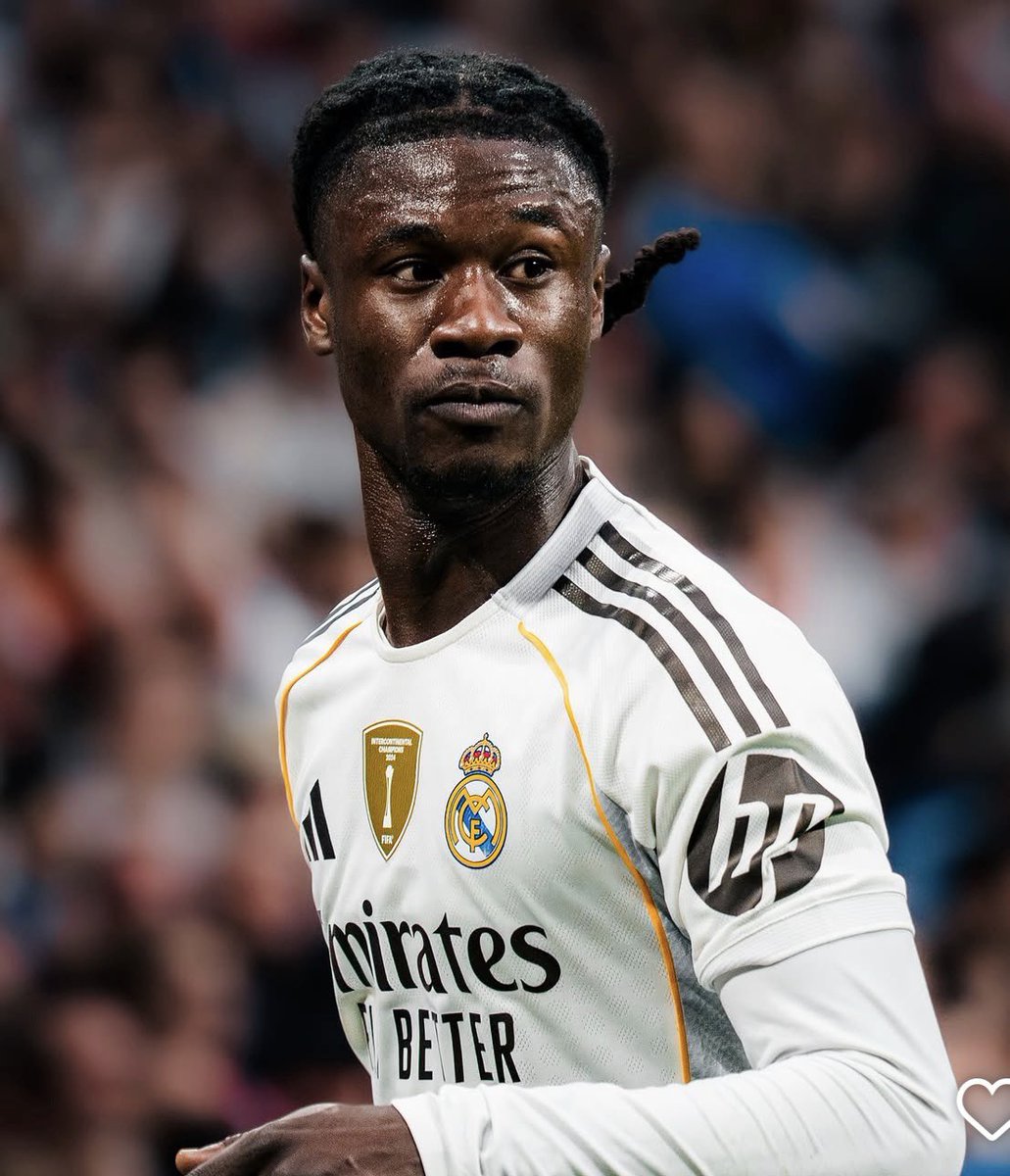 RMadrid_actu's tweet photo. 🚨💣 𝐁𝐑𝐄𝐀𝐊𝐈𝐍𝐆: Tchouaméni se fait BOMBARDER D'OFFRES par des clubs de Premier League. ✅💰

💰 Camavinga et Fede Valverde AUSSI.

@LosSublimes https://t.co/9s3sXN1nah