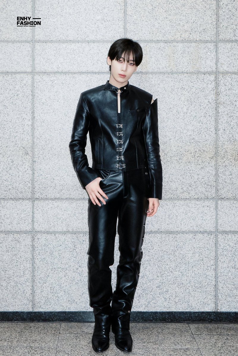 ring_12408's tweet photo. 노다웃 때 착장이 진짜 거를 타선 없이 계속 좋았음

어넓허좁에 비율이 좋다보니 통넓은 바지나 오버핏 보다 상하의 다 저렇게 핏 되는 옷 입히는 게 더 아름답고 개섹시함 (달려들고싶음)

슬랜더가 좋다고 말해 https://t.co/2rFrLdP3uc