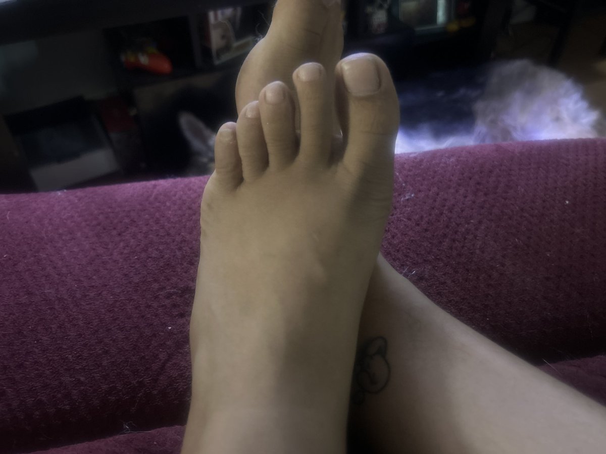 JoJoCaliGooner's tweet photo. How are my feet?
Would you lick them? Suck my toes?
Massage? 🦶🏽💗
Tell me your fantasy!
#footfetish #feet #gayfoot
#toeLover #footworship #mensfeet #barefeet https://t.co/jGxN8chOEW