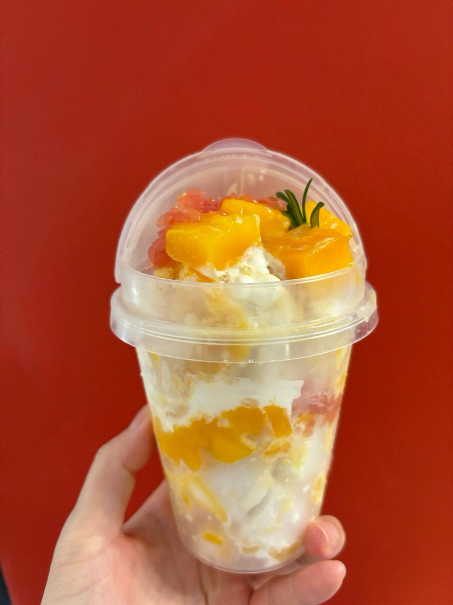 TobyMammie65747's tweet photo. Just had the first fresh mango of summer—juice running down my wrist and a grin on my face https://t.co/2nzaXe4e1t