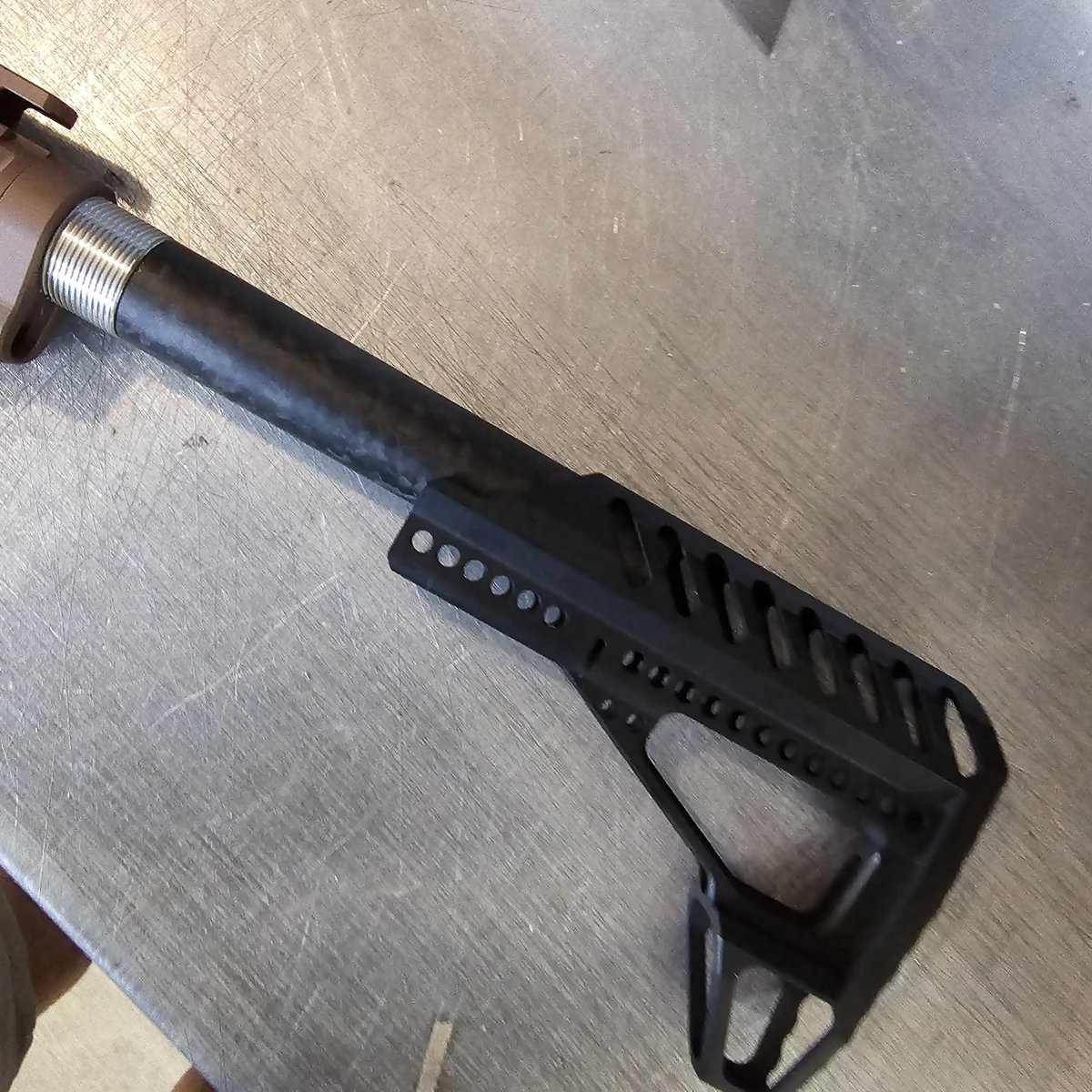 RMACustomLab's tweet photo. MANCRAFT製品からMIL-SPEC規格とマルイ規格の2in1
クラッシュカーボンチューブで8ポジション仕様の予定です。
ストックはMANCRAFTオリジナルCNCアルミニウム。
現在予定ではカーボンチューブ単体とストックセットの2種で販売予定。

価格は現在未定です。
仕様変更等あります。 https://t.co/Bg4JIhPsdJ