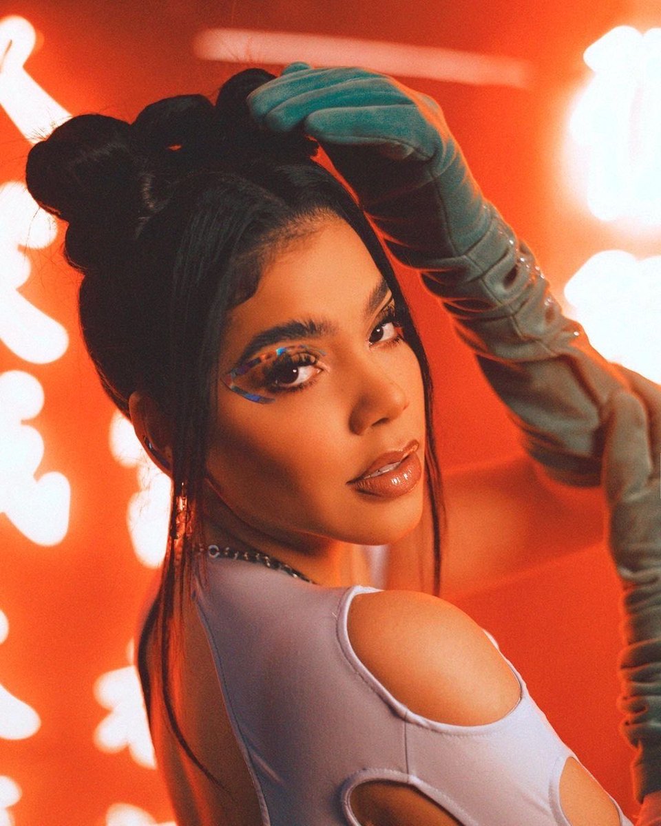 _natalyrivas's tweet photo. Te vi a lo lejos brillar
Fue tu voz lo que me hizo explotar
Yo sé, nunca me imaginé
Que sería así encontrar mi destino
¿Rápido tu top 1 de CDL?
Escuchando la playlist K de Kenini en Spotify 🌙✨ ¡Vamos a hacer que la era Luna sea #1! #TEAMLUNA" https://t.co/qfJyZw2zoX