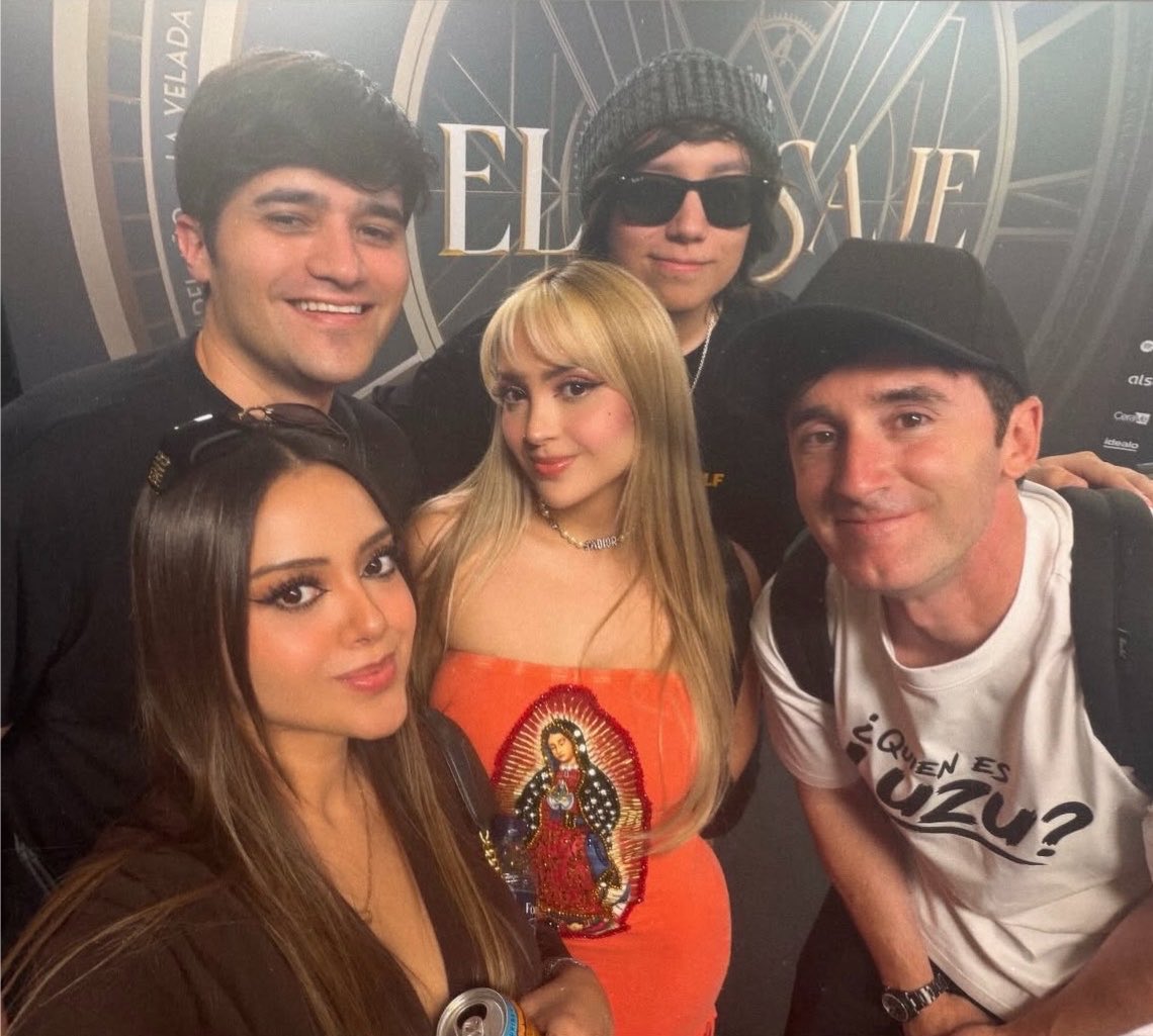 girlckity's tweet photo. méxico presente y luzu <3 https://t.co/8nPQ7WU94t