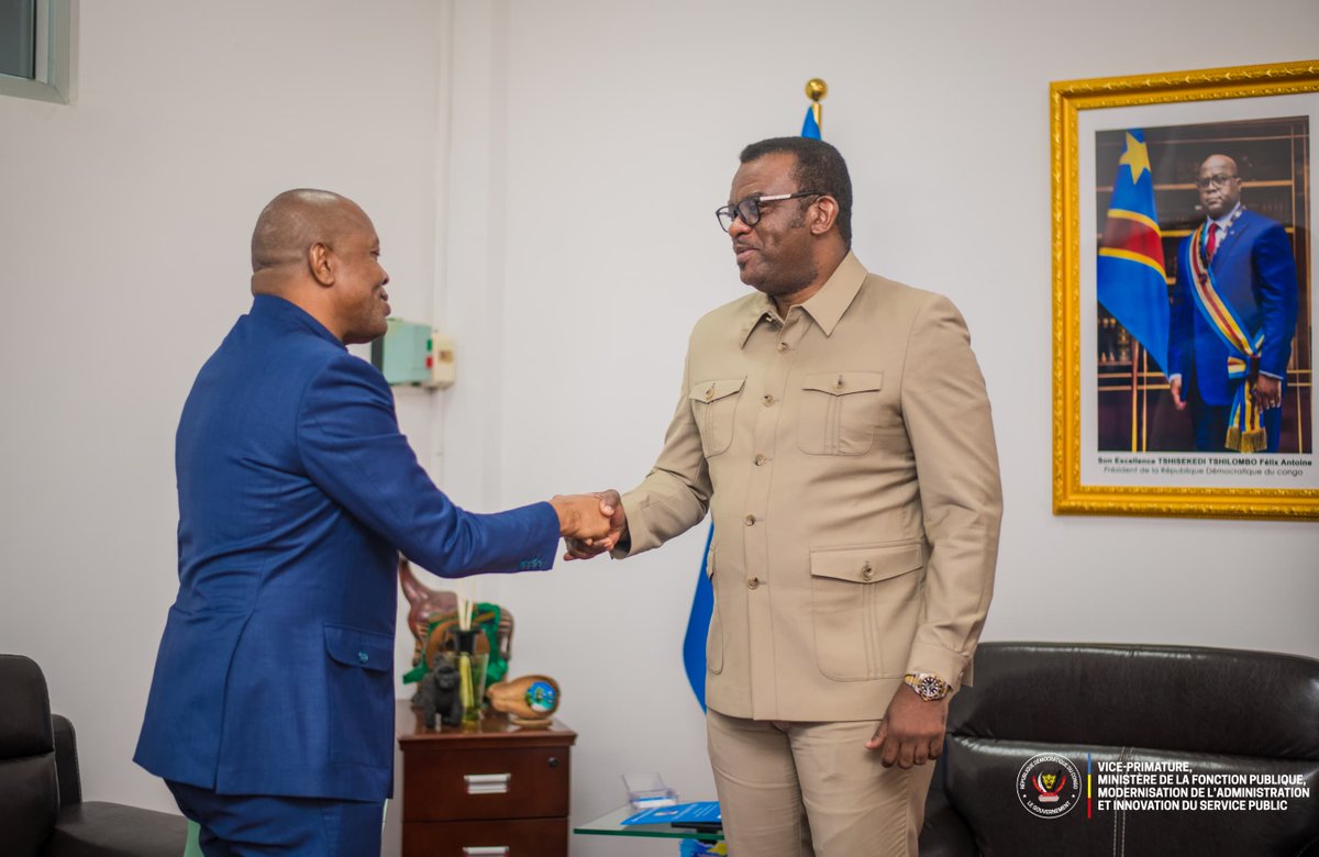 FPubliqueRDC's tweet photo. 🇨🇩 | Modernisation de la CENI (@cenirdc)  : vers la mise en place d’un cadre organique

Le Vice-Premier Ministre, Ministre de la Fonction Publique, Jean-Pierre @LihauEbua, a reçu ce vendredi le Président de la Commission Électorale Nationale Indépendante (CENI), Denis Kadima, venu solliciter l’accompagnement du Gouvernement en vue de l’élaboration d’un cadre organique pour cette institution d’appui à la démocratie.

Cette démarche s’inscrit dans la dynamique de modernisation de l’Administration publique impulsée par le Président de la République, Félix-Antoine Tshisekedi Tshilombo, afin de doter les institutions publiques d’une organisation administrative adaptée à leurs missions.

À l’issue des échanges, il a été convenu de mettre en place une commission mixte réunissant les experts de la Fonction Publique et de la #CENI, chargée de conduire les travaux d’élaboration de ce cadre organique.
