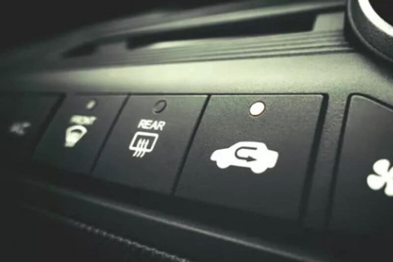 SAMUR_PC's tweet photo. @112cmadrid Si tiene sistema de climatización que impulse aire exterior, active la recirculación o apague el sistema (el sistema filtra partículas pero no gases).

Si se desplaza en coche, active la recirculación de aire interior. https://t.co/NTyv3MHLM1
