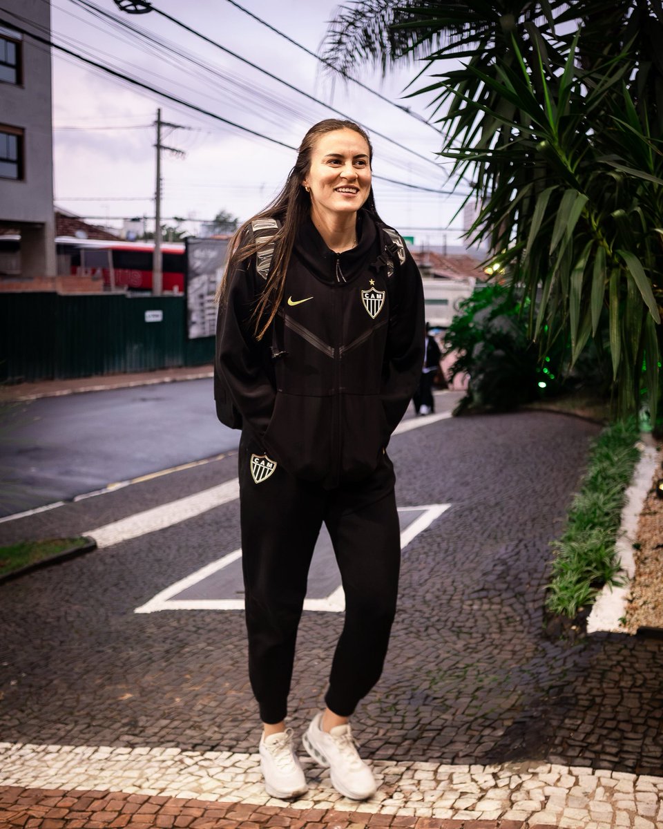 GaloFFeminino's tweet photo. Viagem concluída: amanhã tem Brasileiro, #Vingadoras! ☑️🇧🇷⚽️ https://t.co/DF8ltkbbyY