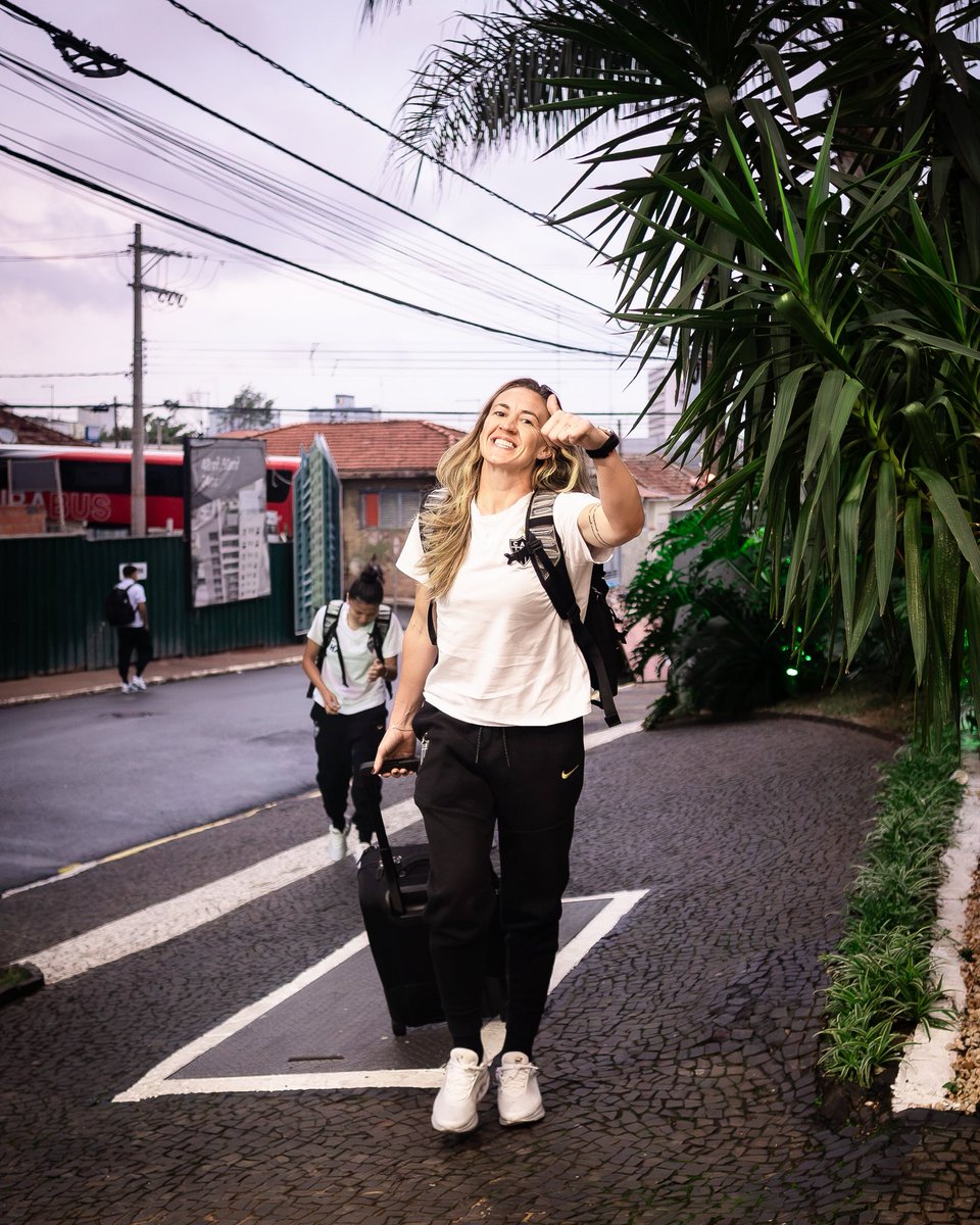 GaloFFeminino's tweet photo. Viagem concluída: amanhã tem Brasileiro, #Vingadoras! ☑️🇧🇷⚽️ https://t.co/DF8ltkbbyY