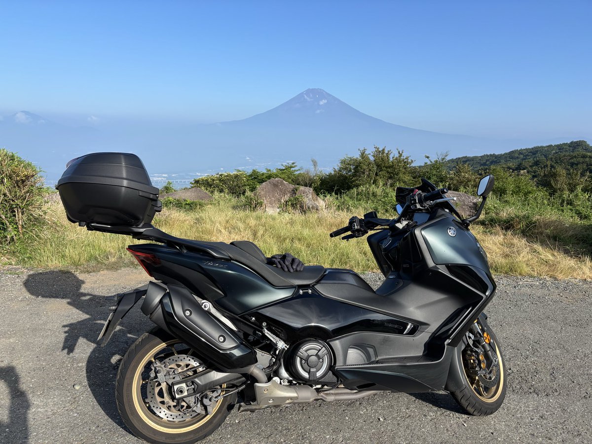 hiroshisuzu's tweet photo. 時短のため箱根スカイラインへ。
料金を払おうとしたら、7:00前なら無料とのこと。6:58でした💦
信号無いし、空いてるし、このルートは良いかも。
芦ノ湖スカイラインでは500円払いました。
#tmax560 https://t.co/FRA6AFI3ca