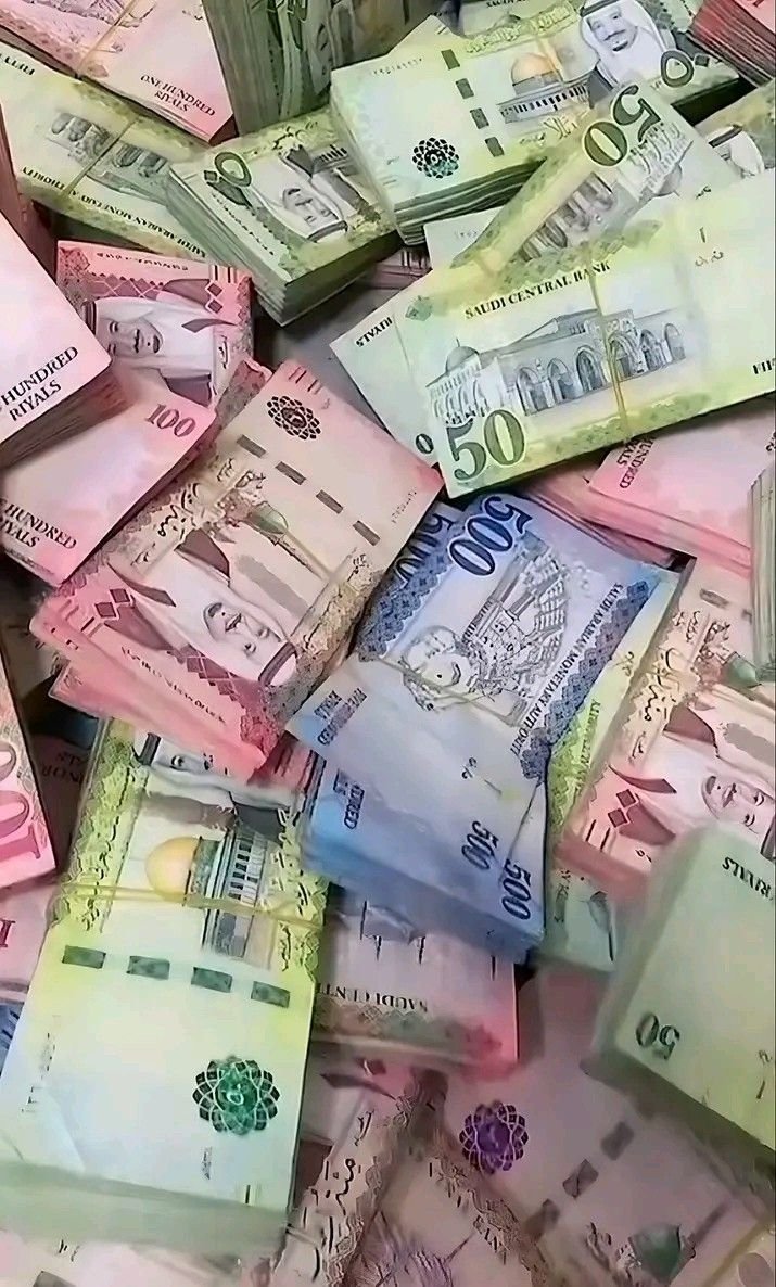 ADOE_10's tweet photo. لو جتك  3مليون ﷼ سعودي  اليوم
هل يمكن للمبلغ .. أن يحل كل مشاكلك💵 

۱ - نعم

۲- لا https://t.co/O9gph7kGFA