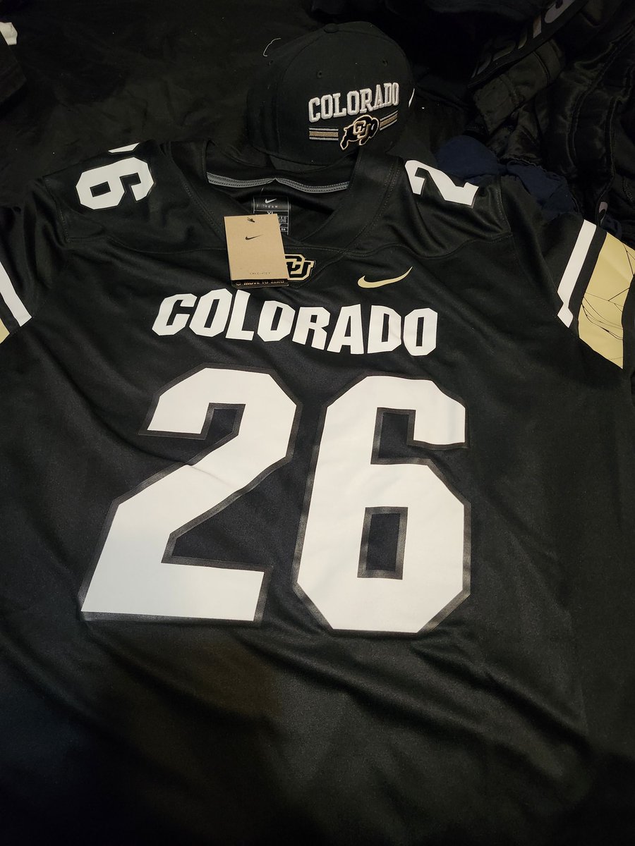 LenericEdwards's tweet photo. My @BraylonEdward10 jersey jst came in. It gave me chills. Football season can't get here fast enough #SkoBuffs https://t.co/Ui3JTSby9M