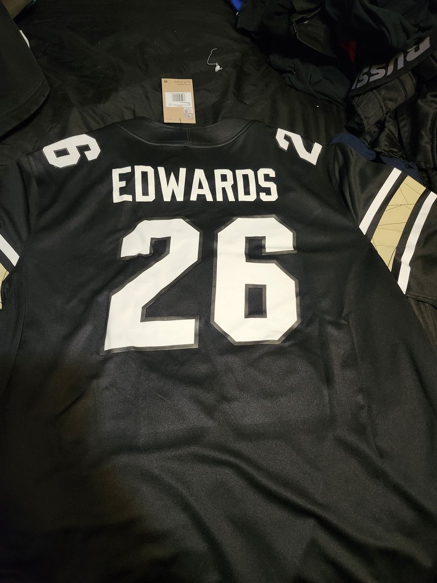 LenericEdwards's tweet photo. My @BraylonEdward10 jersey jst came in. It gave me chills. Football season can't get here fast enough #SkoBuffs https://t.co/Ui3JTSby9M