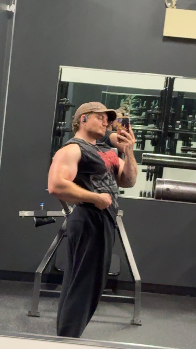 UltiCashGod's tweet photo. Fuel my muscles with cash. Worship, losers, it's Friday 😈 #alphadom #alphamaster #findom #cashmaster #alphagod #alphajock https://t.co/Z0TicJfrHc
