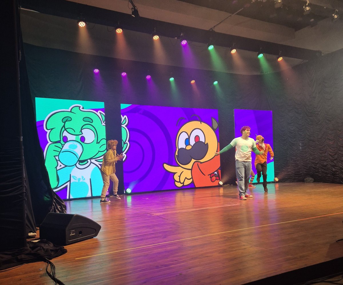 Prunnoo's tweet photo. Ele começou a cantar e dançar do nada

Acho q é um show https://t.co/VDBrjgvPvO
