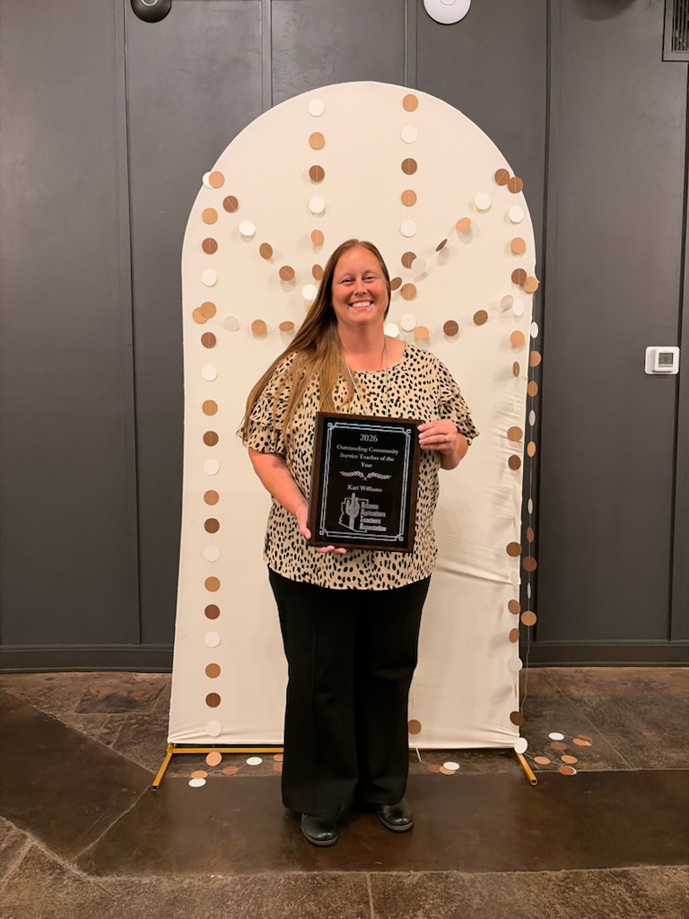 ChandlerUnified's tweet photo. Congrats to @CHSWolvesAZ Agriculture teachers Ms. Reilly Rich &amp; Mrs. Kari Williams for earning statewide recognition from the Arizona Agriculture Teachers Association. Outstanding First Year Teacher and Outstanding Community Service Award recipients! #WeAreChandlerUnified https://t.co/uaciXe9bGR