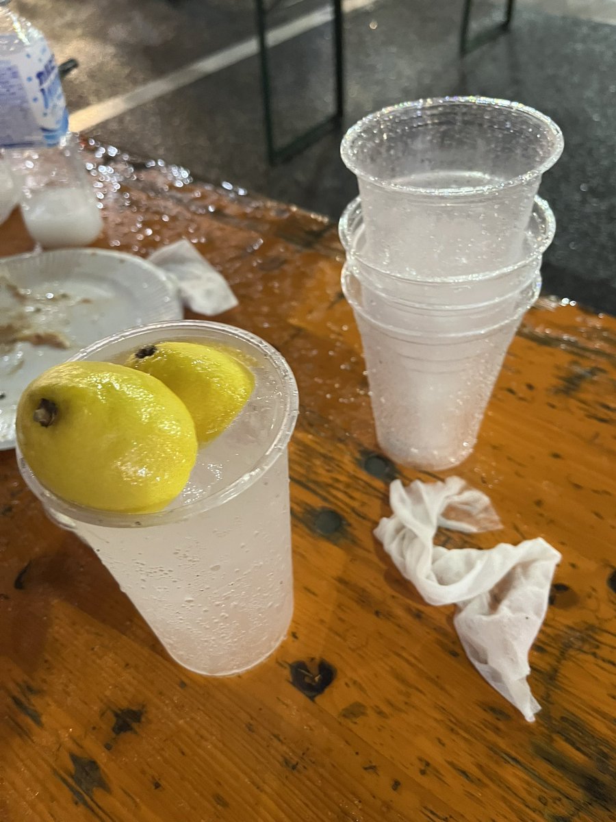 akimo_switch's tweet photo. 雨の中のビール祭り。

祭りはいいね👍

土曜日も講習があるのに少し飲み過ぎた(T ^ T)

#郡山ビール祭り
#ジムニー https://t.co/hwQaJyScks