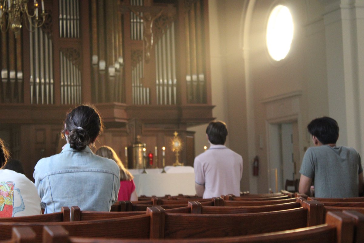 CathUMinistry's tweet photo. Several @CatholicUniv students and recent grads in the DMV area gathered in St. Vincent de Paul Chapel this week for a summer reunion of praise &amp; worship Eucharistic adoration, led by Br. Joseph West, OFM Cap.

We can’t wait to see all our students back on campus soon! https://t.co/hL1BUNKT0F