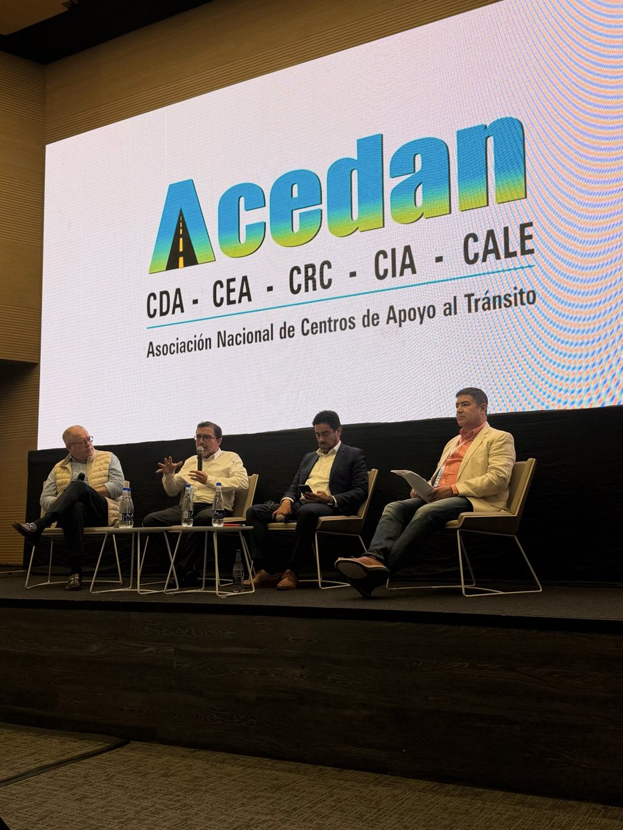 ANDEMOSCOLOMBIA's tweet photo. ANDEMOS participó en el VII Simposio Nacional de Centros de Diagnóstico Automotor (CDA).
Nuestro presidente destacó la importancia del trabajo articulado entre los gremios para fortalecer el sector automotor, promover buenas prácticas y avanzar hacia una movilidad más eficiente. https://t.co/xNEPSPdFe9