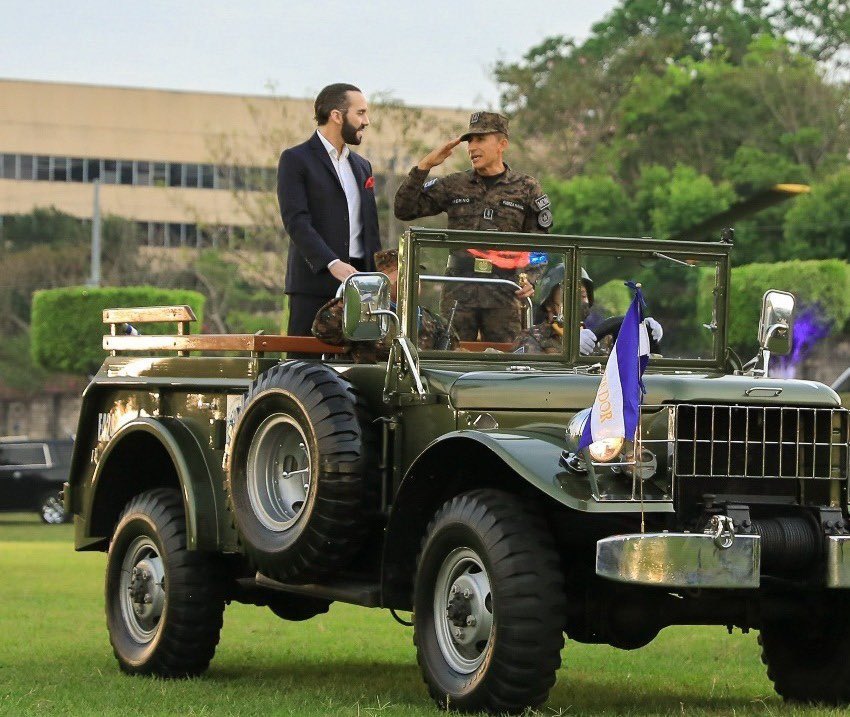 merino_monroy's tweet photo. ¡Feliz cumpleaños, señor Presidente @nayibbukele!

Su visión y liderazgo, como Comandante General de la @FUERZARMADASV, han sido fundamentales para fortalecer nuestra Institución y determinantes en la transformación de El Salvador, devolviendo la paz, la seguridad y la confianza a los salvadoreños.

En este día, nuestro reconocimiento y los mejores deseos. Que Dios continúe bendiciendo su vida con salud, sabiduría y fortaleza para seguir guiando los destinos de nuestra nación. 

¡Muchas felicidades!