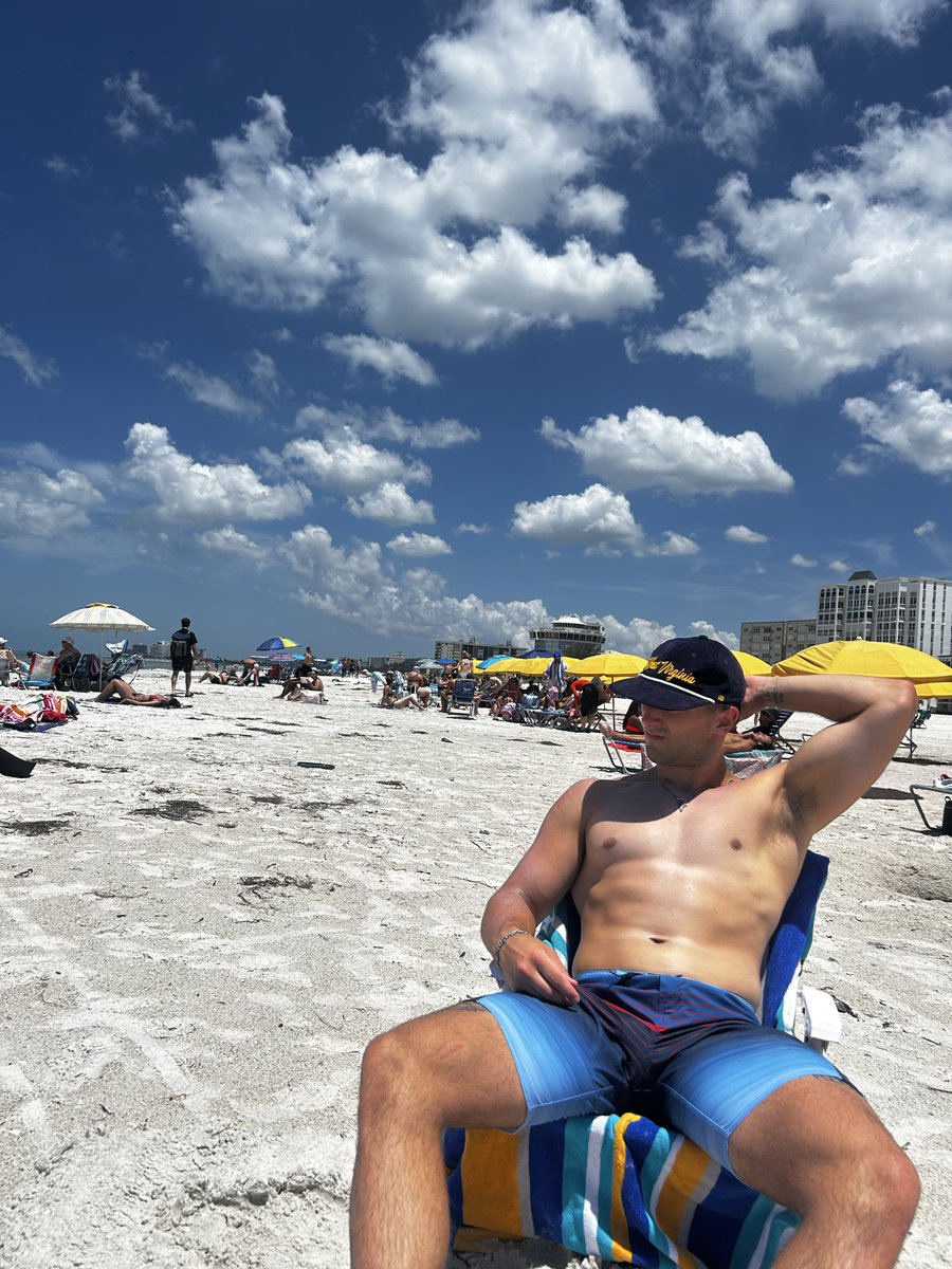baethan4u's tweet photo. Beach dayyyyy https://t.co/lNqFRrgEH7