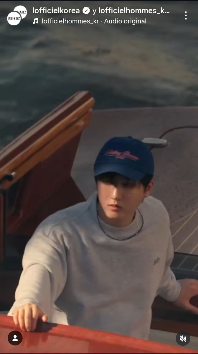 CHANGBIN_INTL's tweet photo. L'Officiel Korea has shared Changbin's new promotional video for AUTRY.

In addition, AUTRY and the person in charge of Brand Marketing & Special Projects commented on the post.

"What's the identity of the cute pink spiral graphic symbol spotted all around Venice? 🩷
Italian footwear brand AUTRY has unveiled Changbin's journey through Venice as its global ambassador. Aboard a classic yacht, Changbin cruises through the city's canals, taking in Venice's peaceful scenery and refreshing breeze. Alongside the video, AUTRY also released images of the pink spiral graphic symbol appearing throughout Venice. The symbol evokes Changbin's SKZOO character, becoming a playful landmark representing his Venetian adventure. So, where did Changbin head next? 👟"

#CHANGBINxAUTRY
#Changbin #Autry