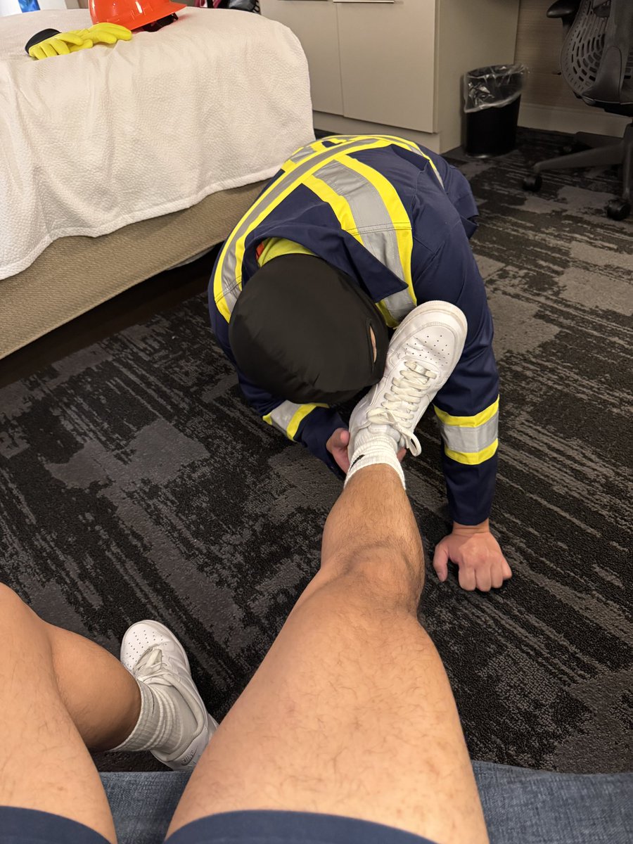 booteddomto's tweet photo. Happy Friday boys😈

Look at this fag lick my airforces clean and then worships my sweaty socks 🧎‍➡️ https://t.co/2hRrOjIFDf