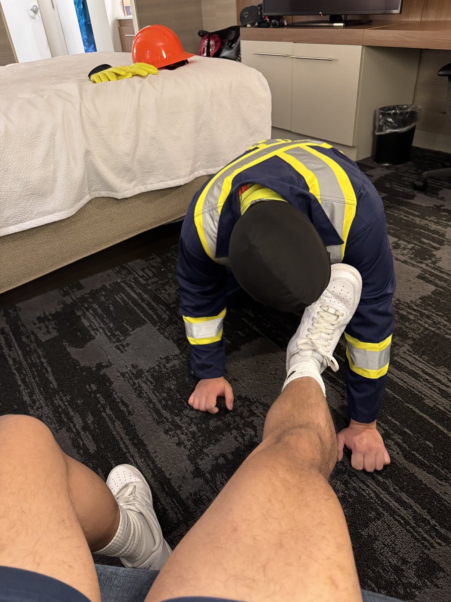 booteddomto's tweet photo. Happy Friday boys😈

Look at this fag lick my airforces clean and then worships my sweaty socks 🧎‍➡️ https://t.co/2hRrOjIFDf